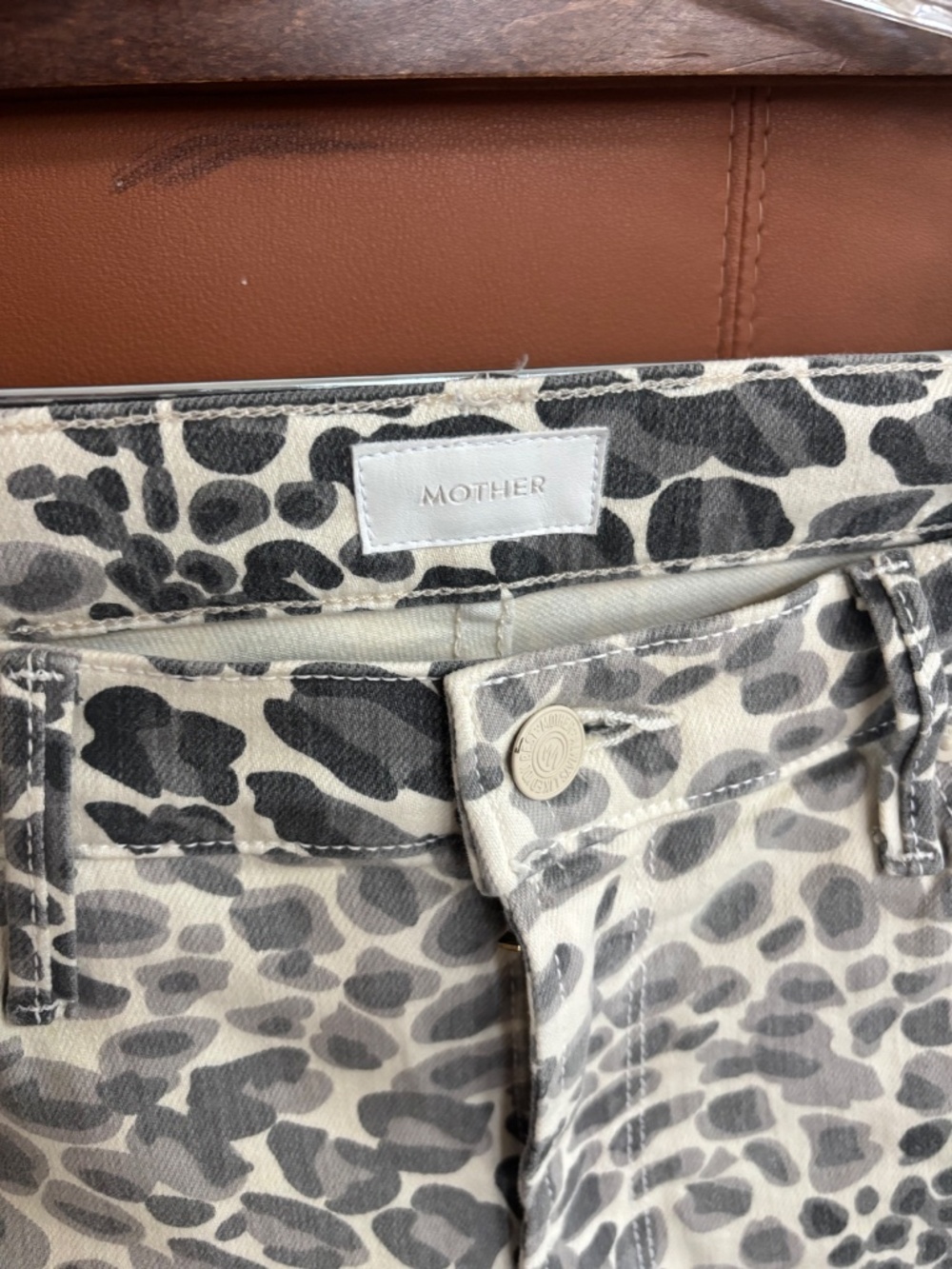 NWOT Mother Free People The Mid Rise Dazzler Ankle Leopard Print Jeans - Picture 3 of 3